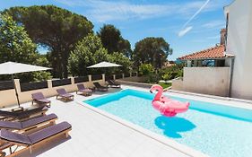 Villa Ella